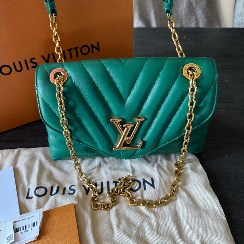 Louis Vuitton Green Calfskin New Wave Chain Bag MM in NM Emerald - Picture 7 of 10